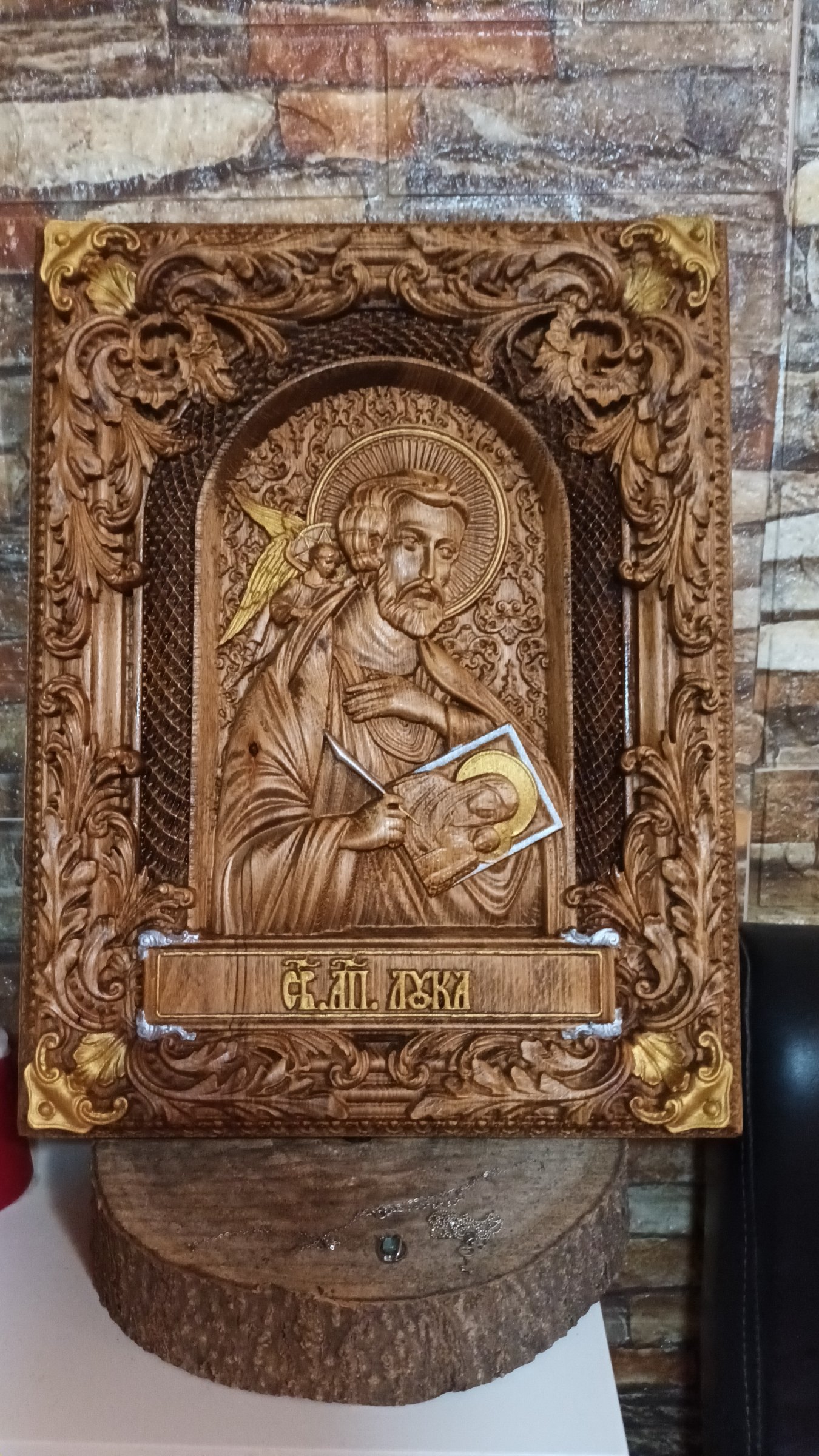 Дърворезбована икона Св. апостол Лука