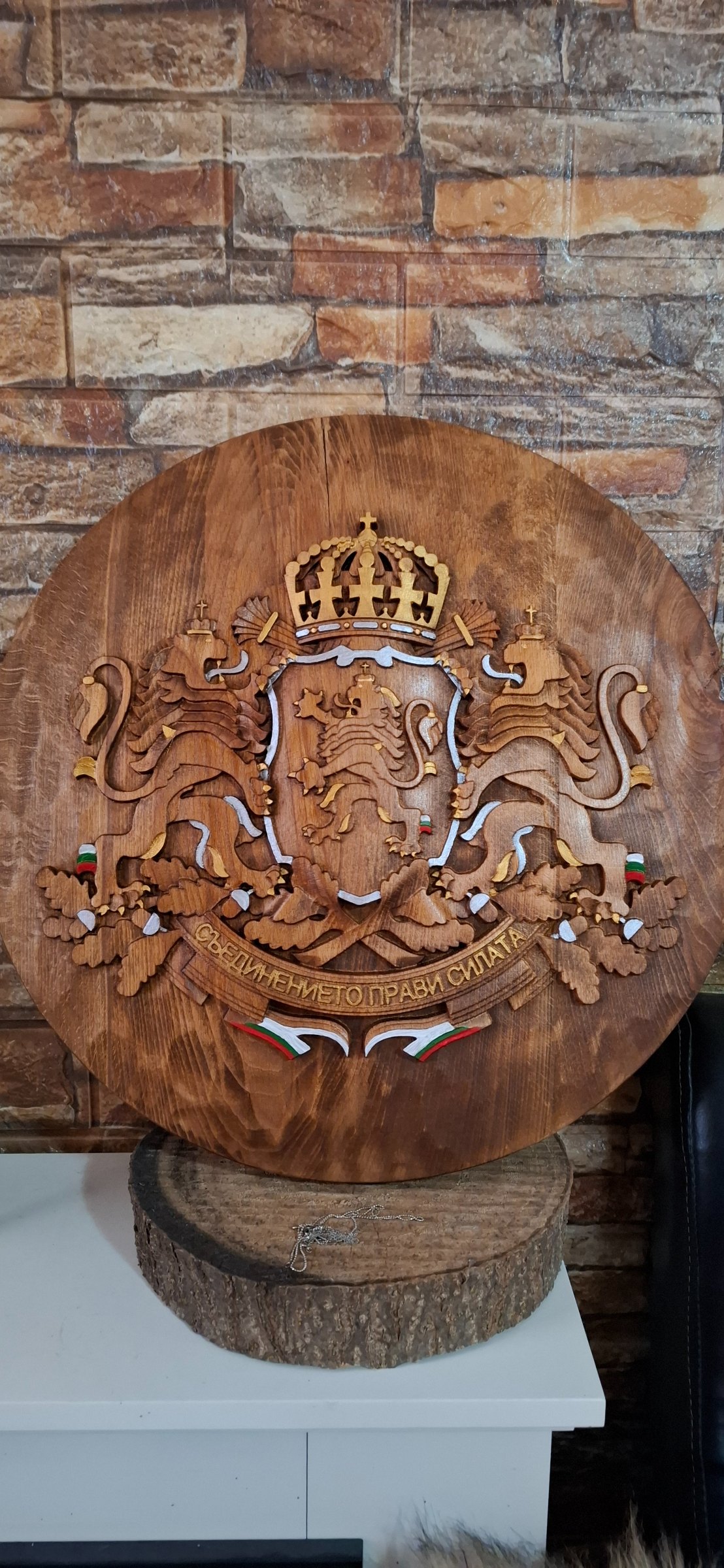 Дървен герб на България